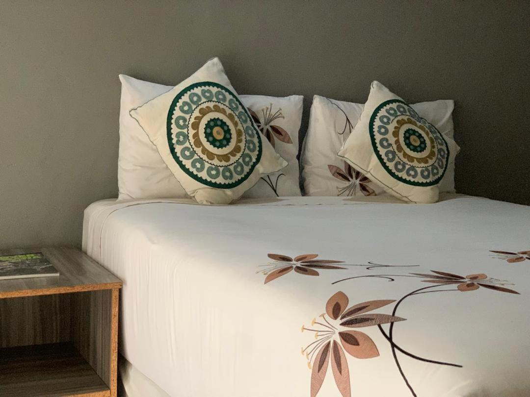 Jungle Breeze Home Stay Kasane Exteriér fotografie