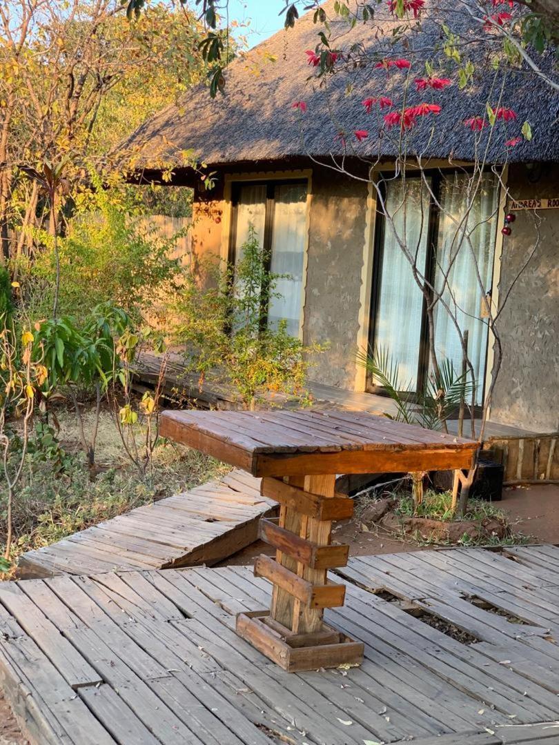 Jungle Breeze Home Stay Kasane Exteriér fotografie